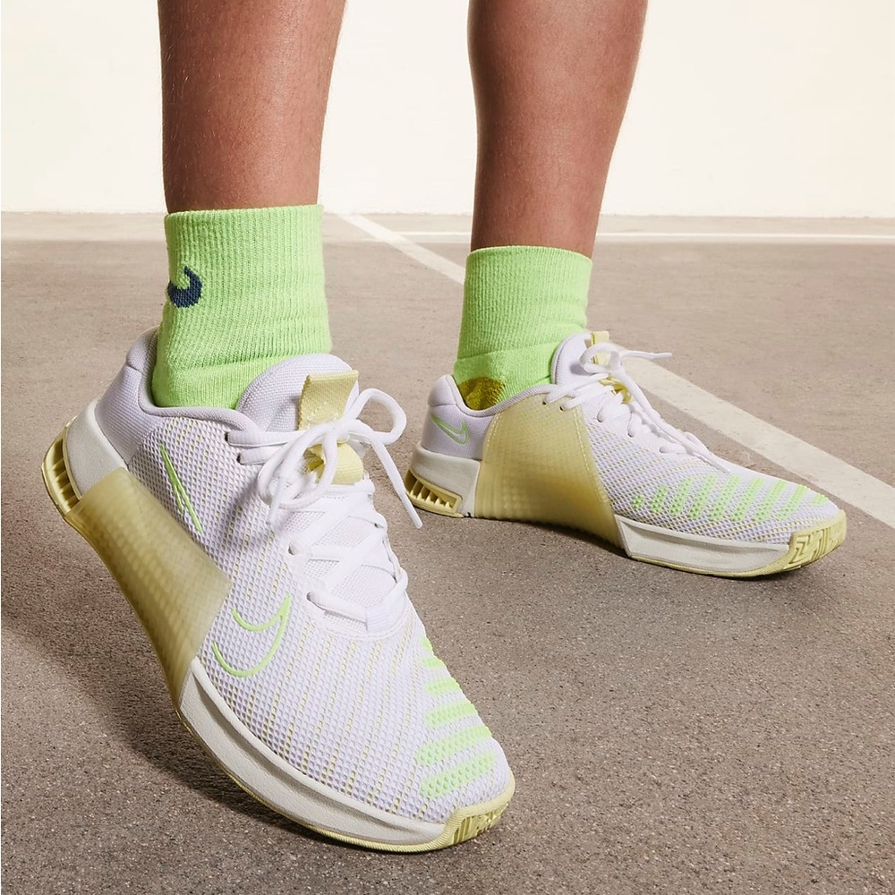 Nike Metcon 9 Women’s 9 (new in box)